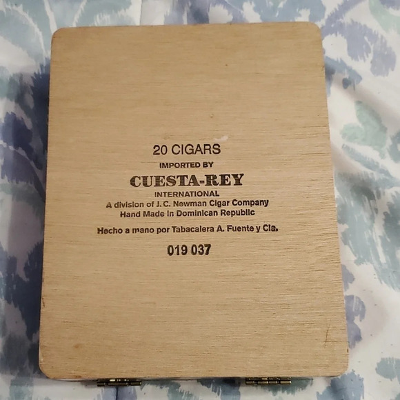 Cuesta Rey International Wooden Hinged Cigar Box Empty - Picture 8 of 12